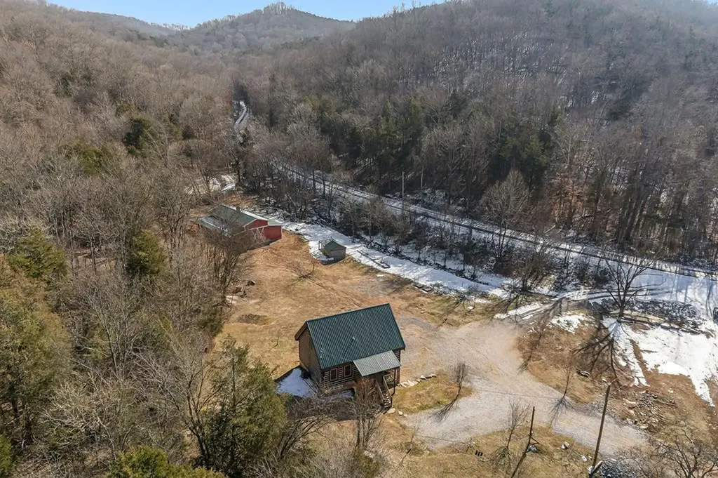 4830 Ensor Hollow Road Buffalo Valley TN 38548
