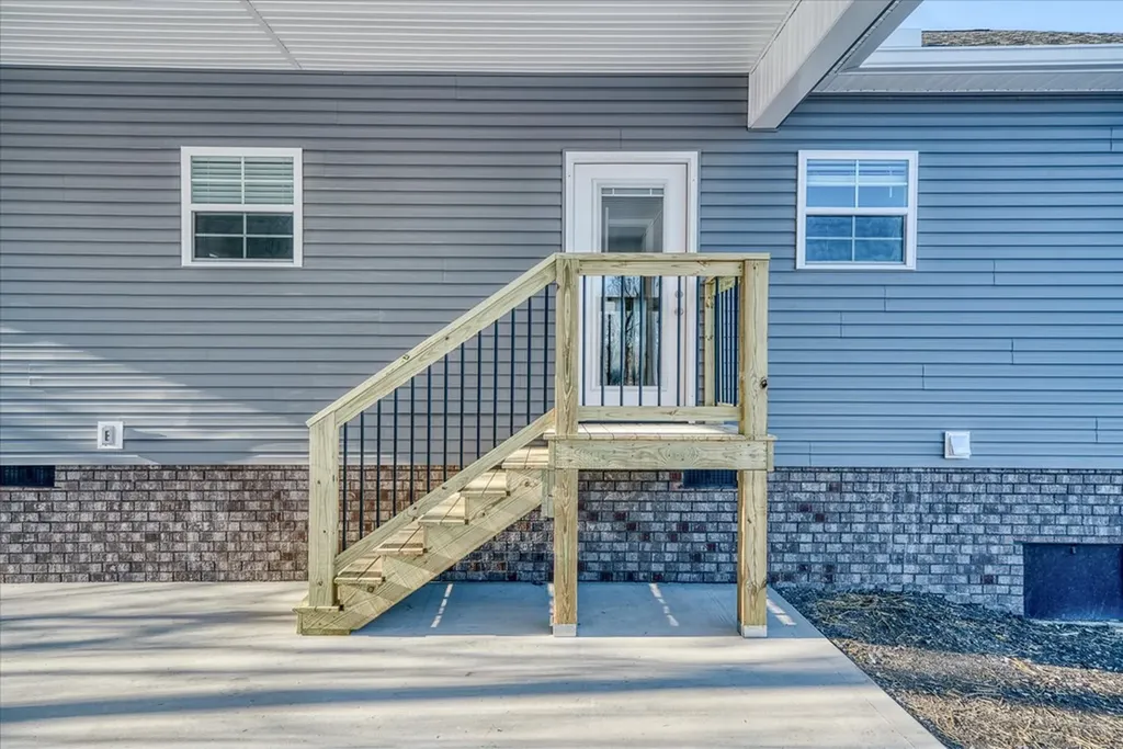 2755 Mccoinsville Road Gainesboro TN 38562