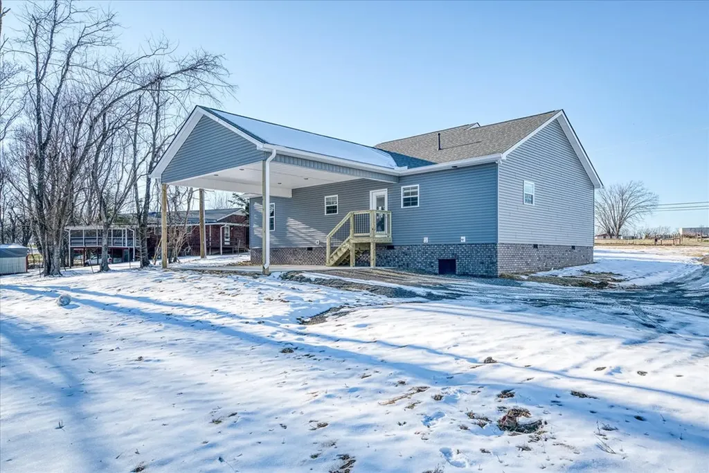 2755 Mccoinsville Road Gainesboro TN 38562