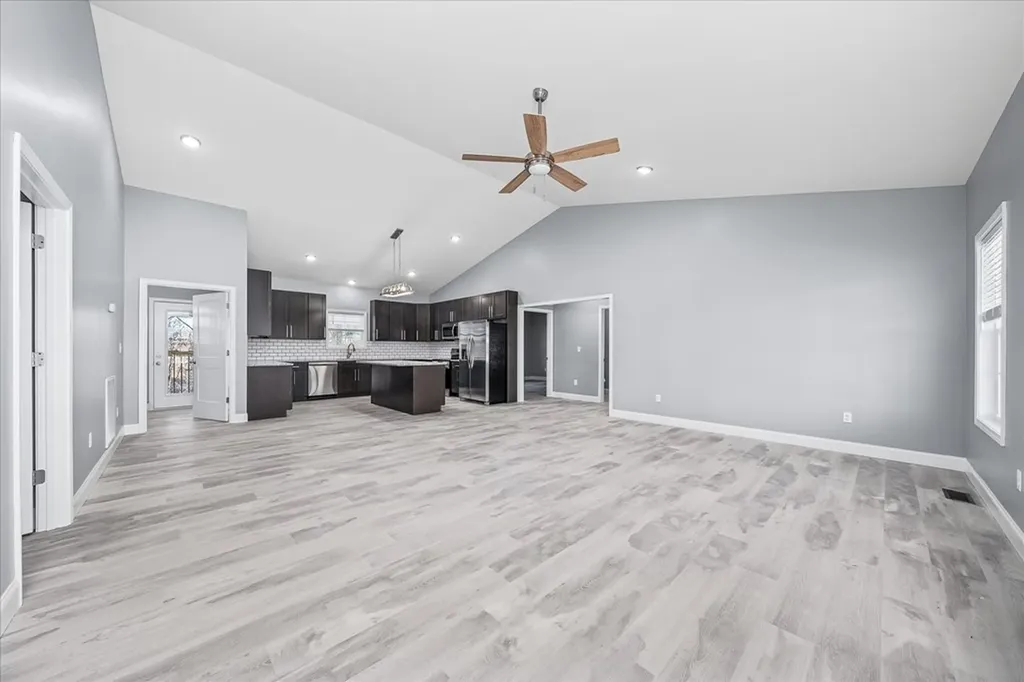 2755 Mccoinsville Road Gainesboro TN 38562
