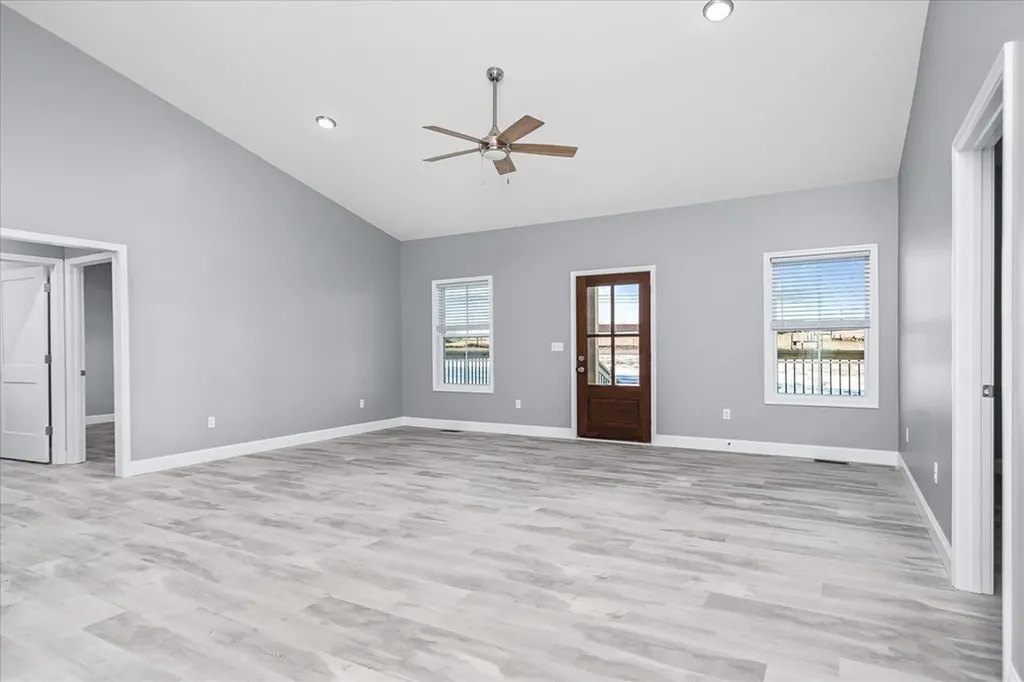 2755 Mccoinsville Road Gainesboro TN 38562