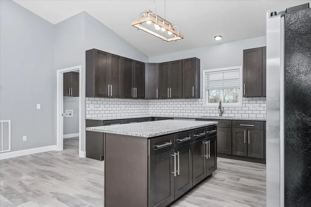 2755 Mccoinsville Road Gainesboro TN 38562