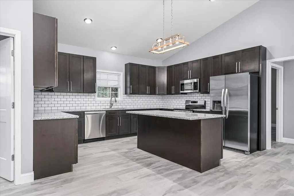 2755 Mccoinsville Road Gainesboro TN 38562