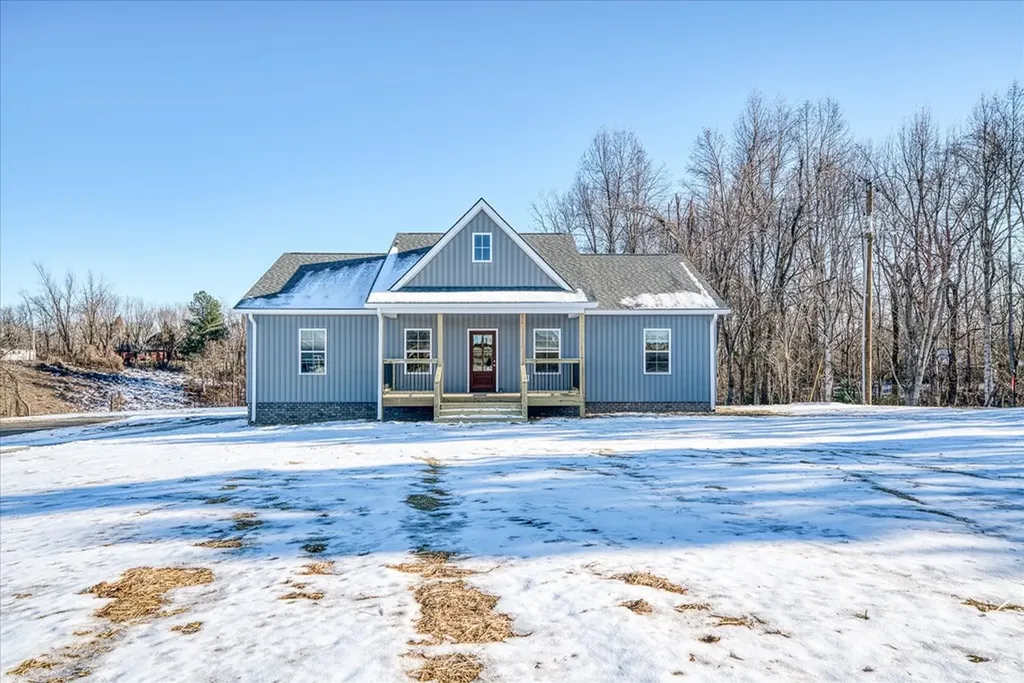 2755 Mccoinsville Road Gainesboro TN 38562