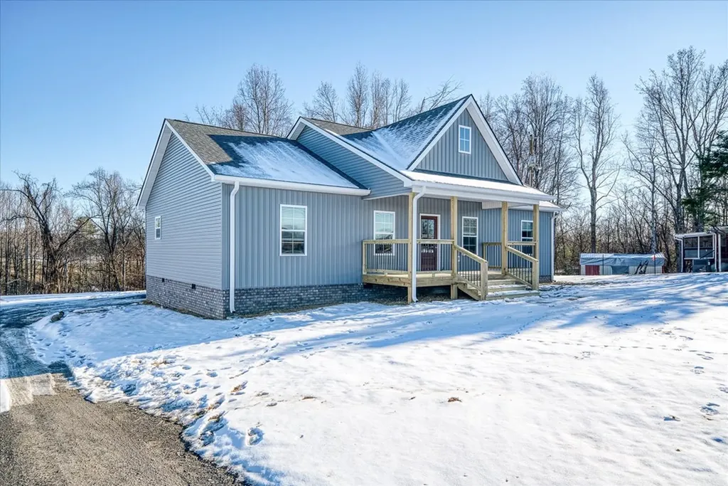2755 Mccoinsville Road Gainesboro TN 38562