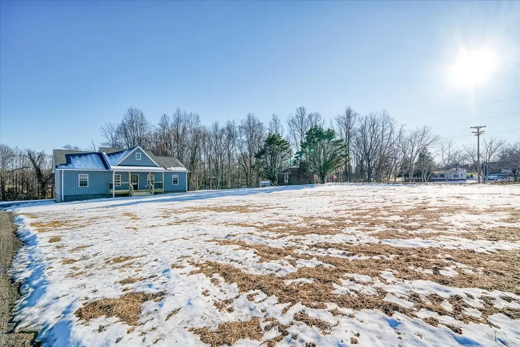 2755 Mccoinsville Road Gainesboro TN 38562
