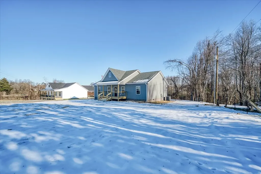 2755 Mccoinsville Road Gainesboro TN 38562