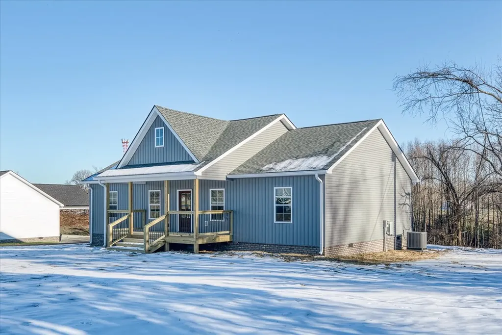 2755 Mccoinsville Road Gainesboro TN 38562