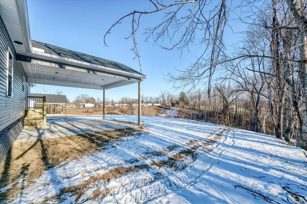 2755 Mccoinsville Road Gainesboro TN 38562