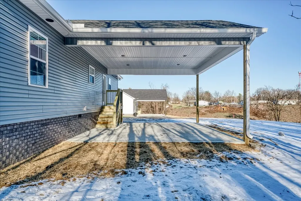 2755 Mccoinsville Road Gainesboro TN 38562