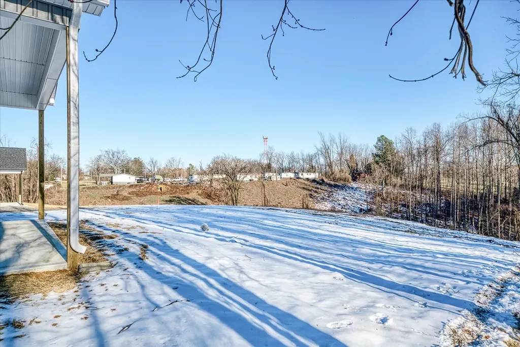 2755 Mccoinsville Road Gainesboro TN 38562
