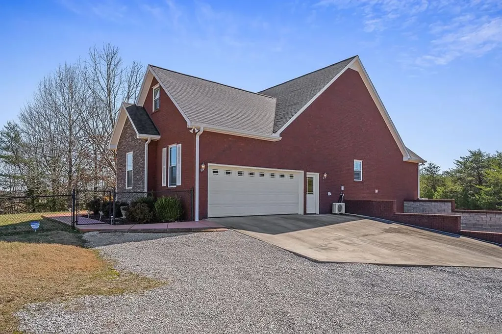 791 Farmer Road Quebeck TN 38579