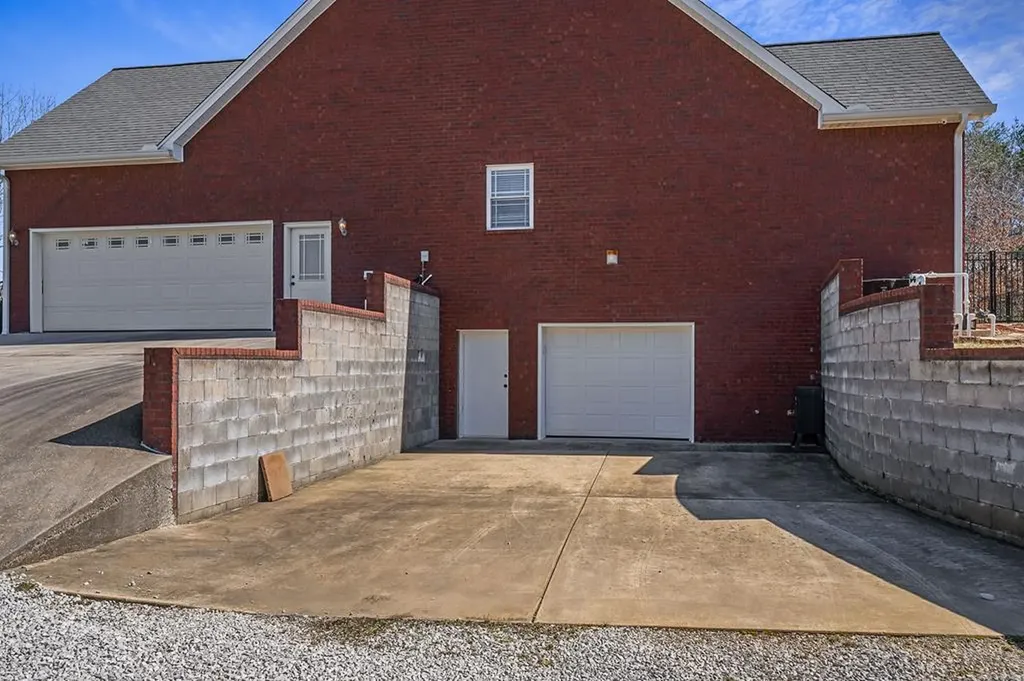 791 Farmer Road Quebeck TN 38579