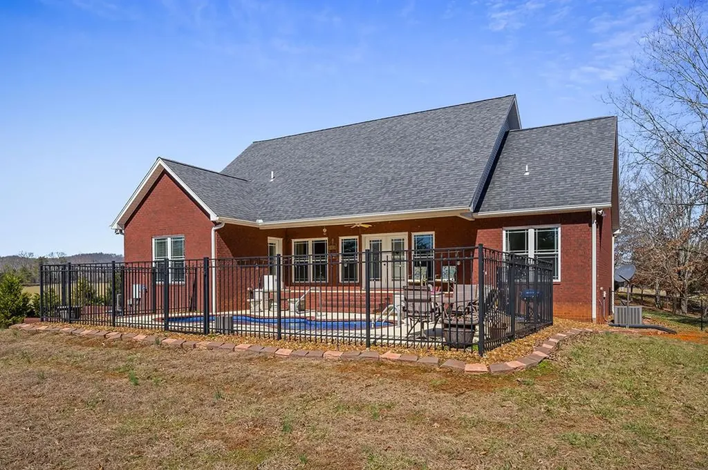 791 Farmer Road Quebeck TN 38579