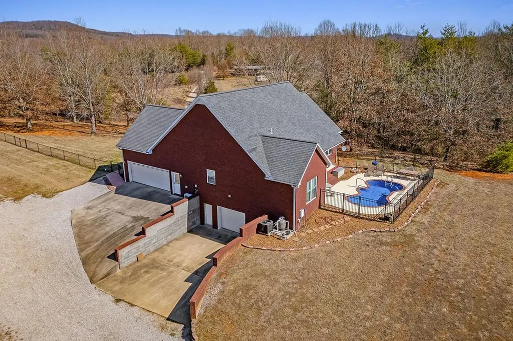 791 Farmer Road Quebeck TN 38579