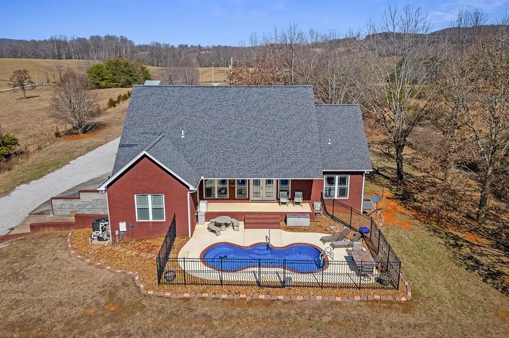 791 Farmer Road Quebeck TN 38579