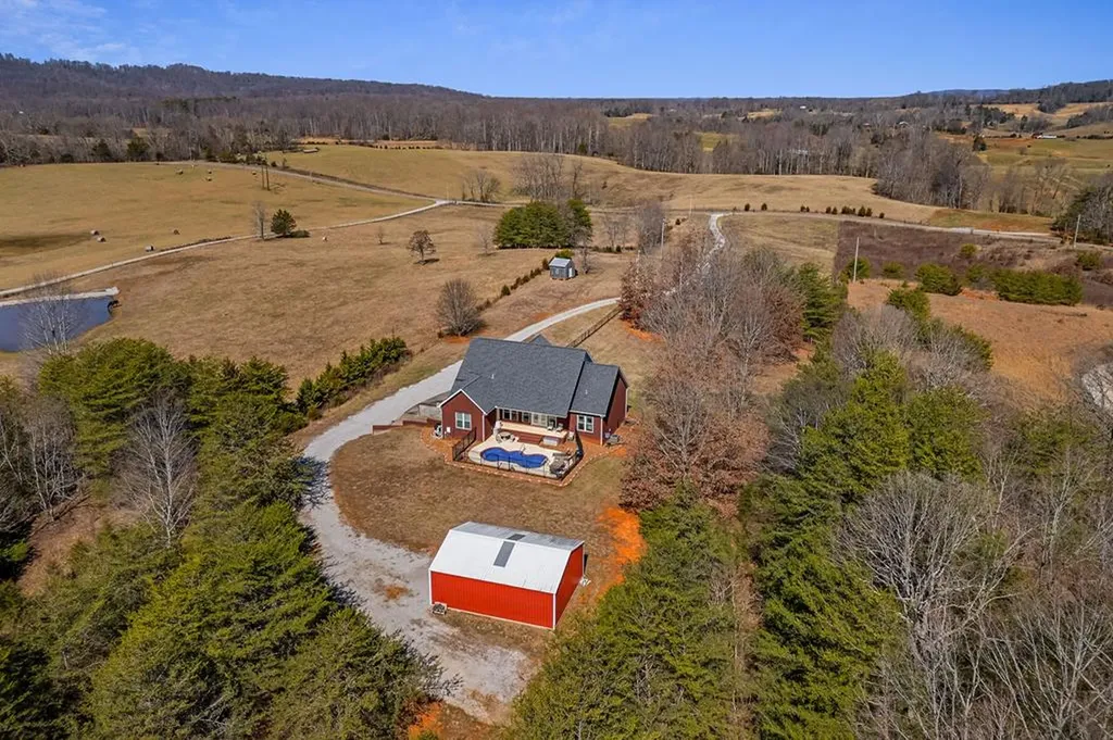 791 Farmer Road Quebeck TN 38579