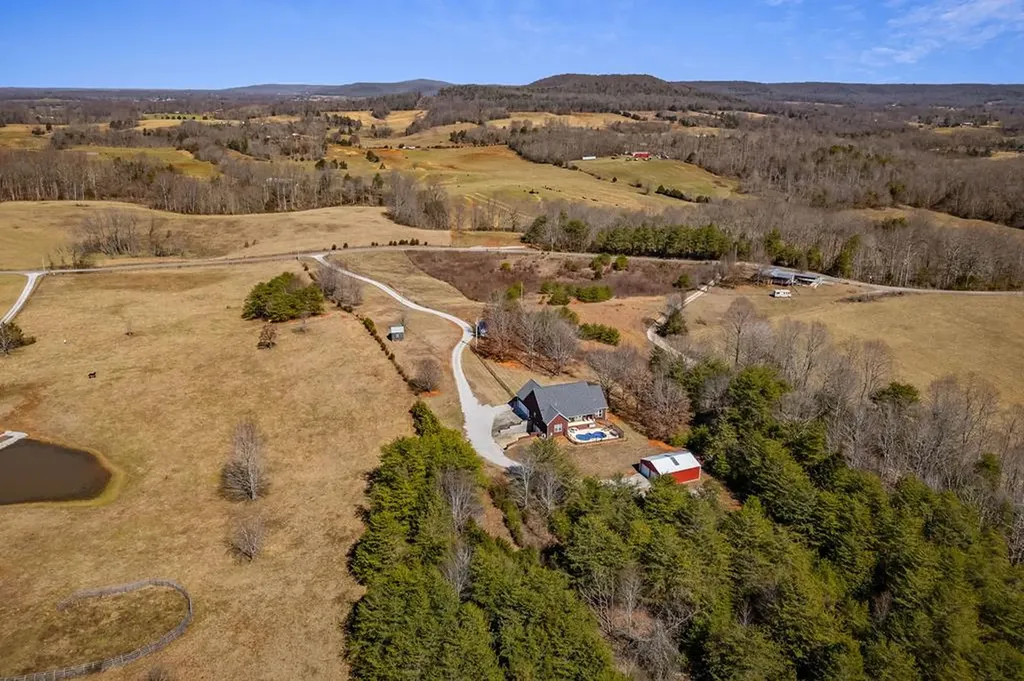 791 Farmer Road Quebeck TN 38579