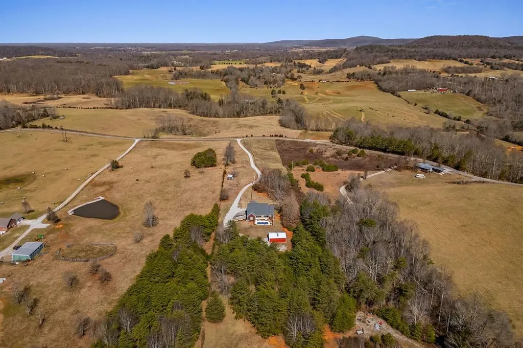 791 Farmer Road Quebeck TN 38579