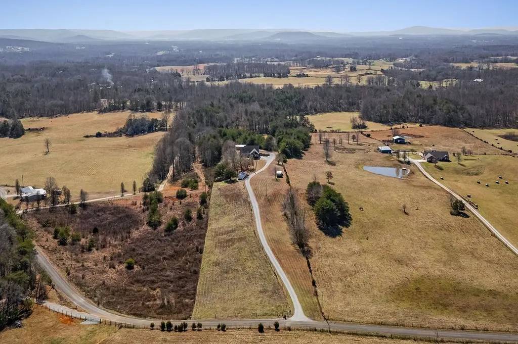 791 Farmer Road Quebeck TN 38579