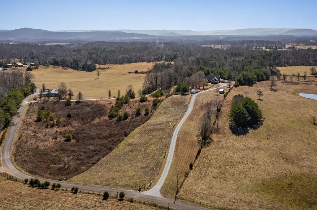 791 Farmer Road Quebeck TN 38579