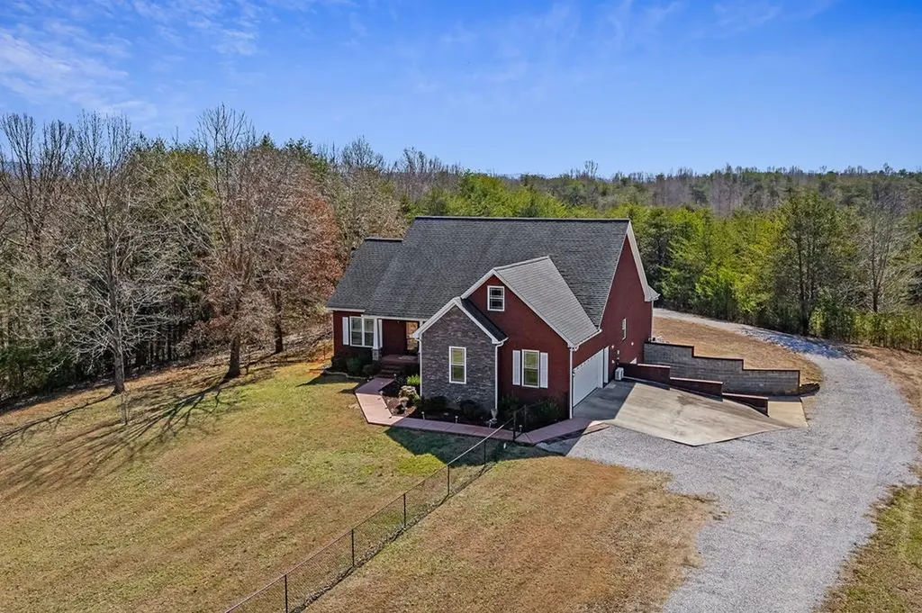 791 Farmer Road Quebeck TN 38579