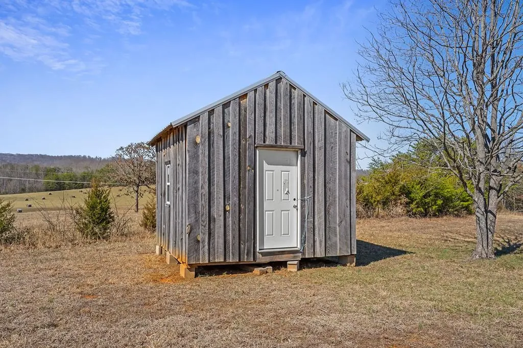 791 Farmer Road Quebeck TN 38579