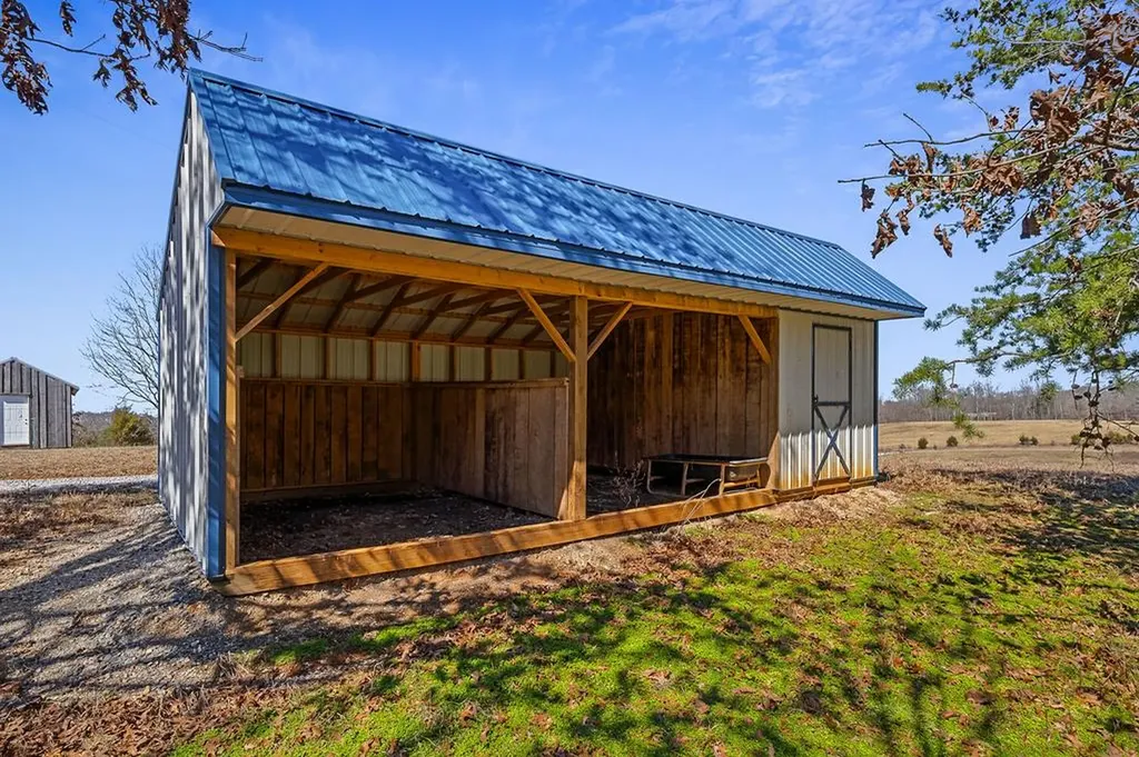 791 Farmer Road Quebeck TN 38579