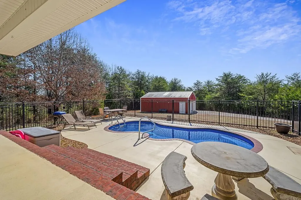 791 Farmer Road Quebeck TN 38579