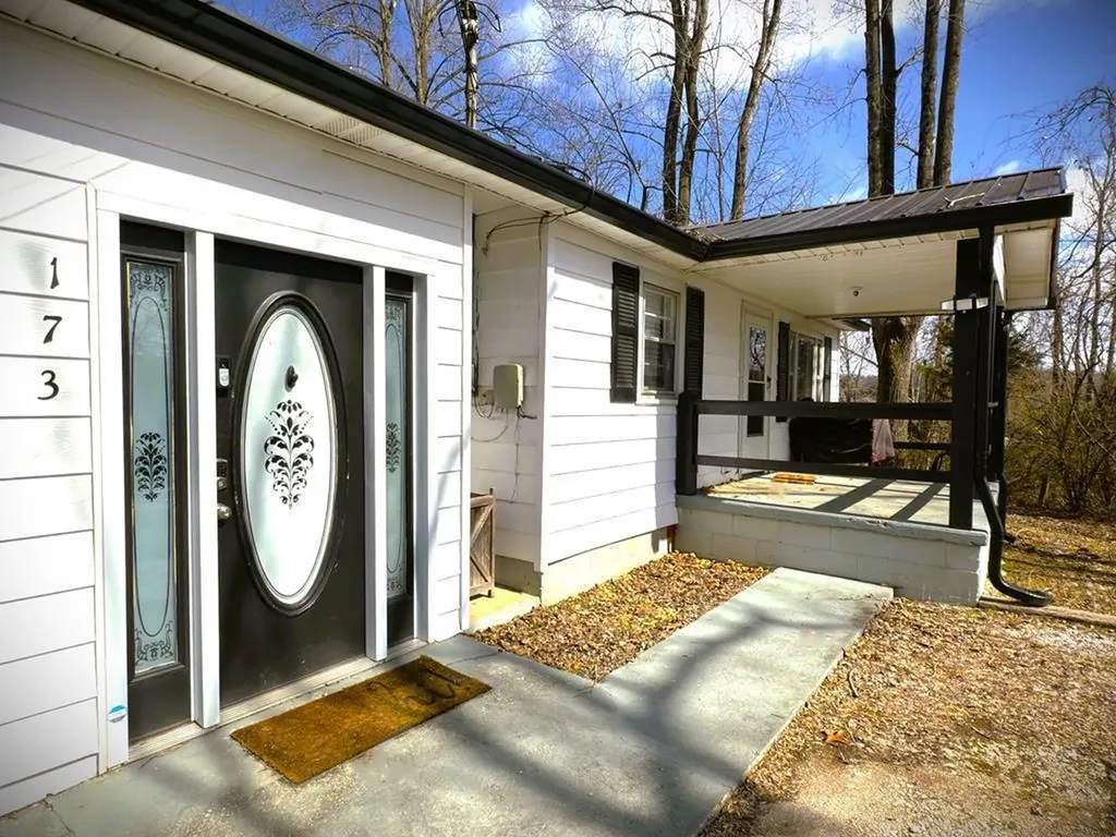 173 School Mountain Road Livingston TN 38570