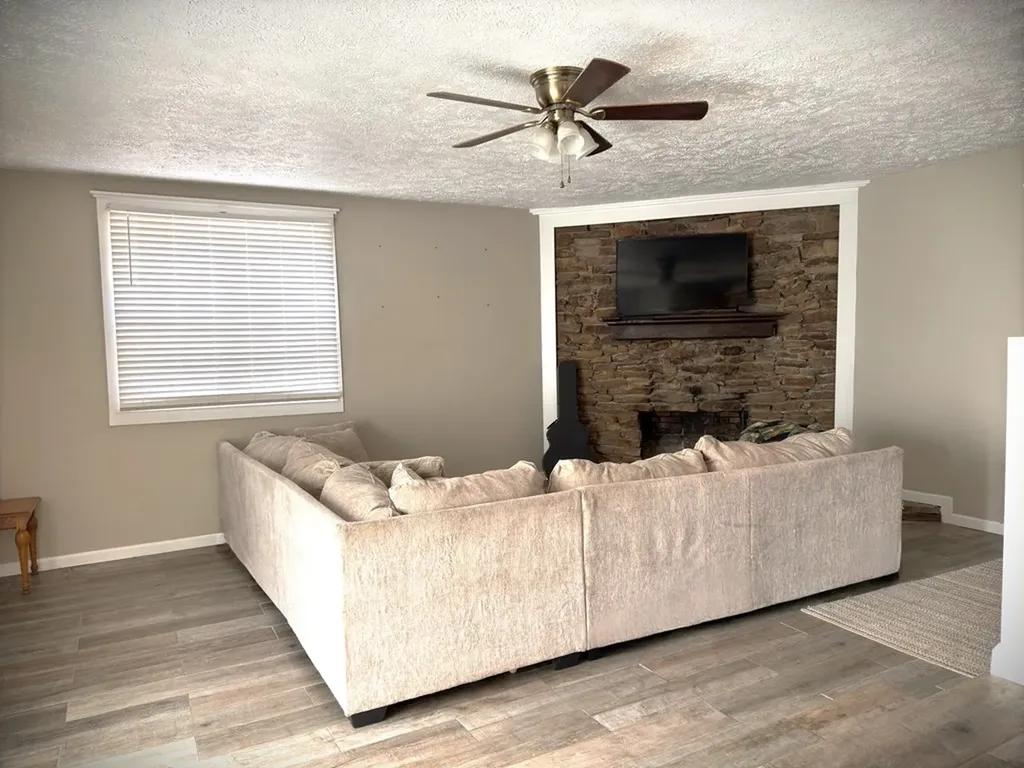 173 School Mountain Road Livingston TN 38570