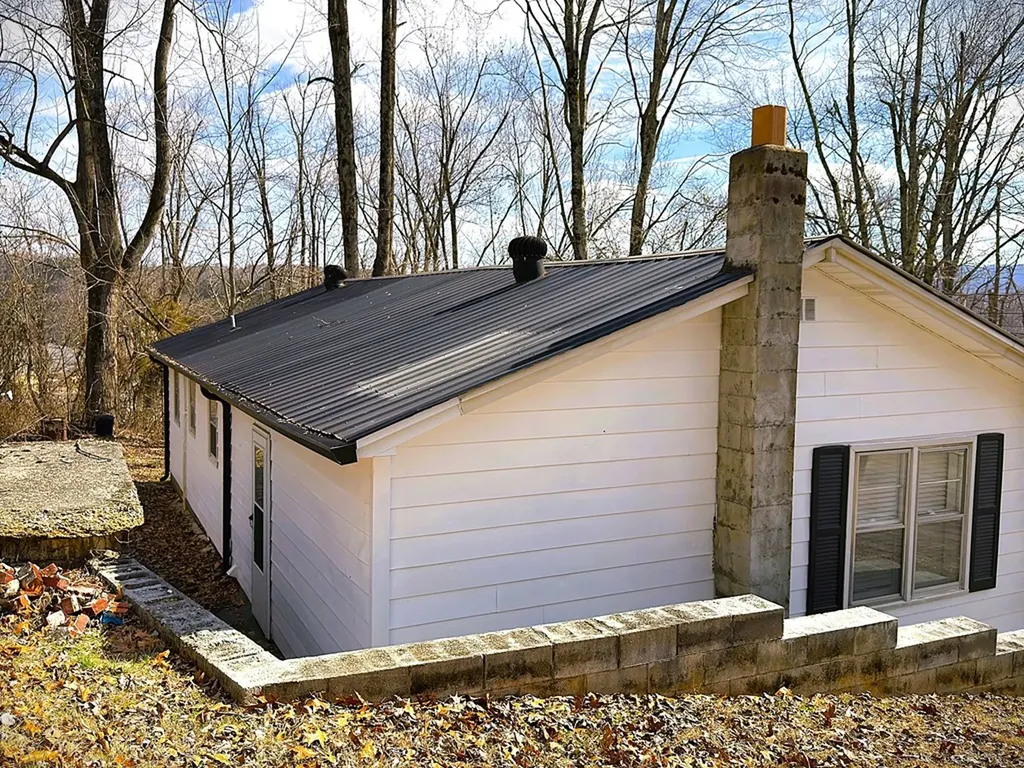 173 School Mountain Road Livingston TN 38570