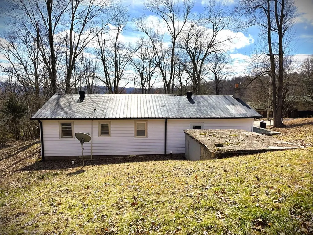 173 School Mountain Road Livingston TN 38570