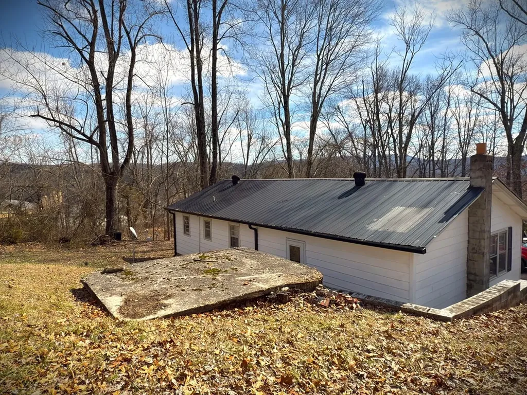 173 School Mountain Road Livingston TN 38570