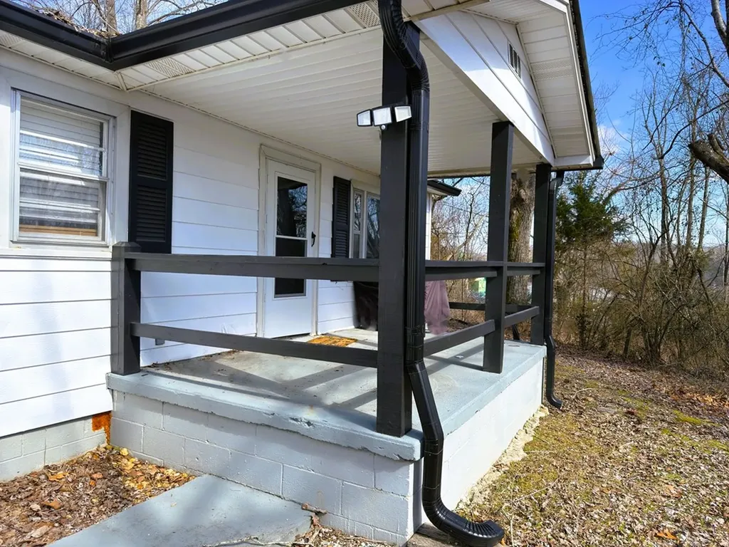 173 School Mountain Road Livingston TN 38570