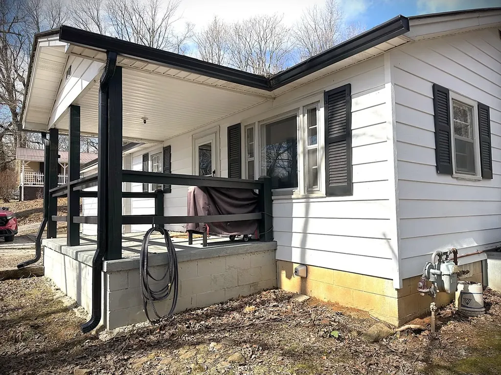 173 School Mountain Road Livingston TN 38570