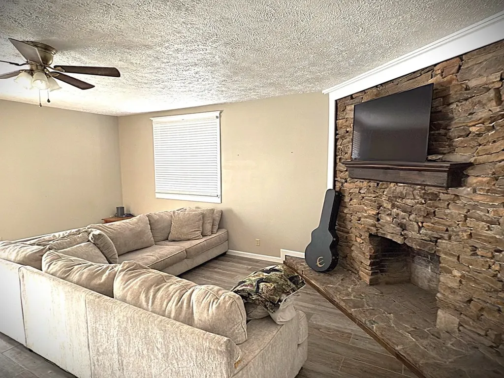 173 School Mountain Road Livingston TN 38570