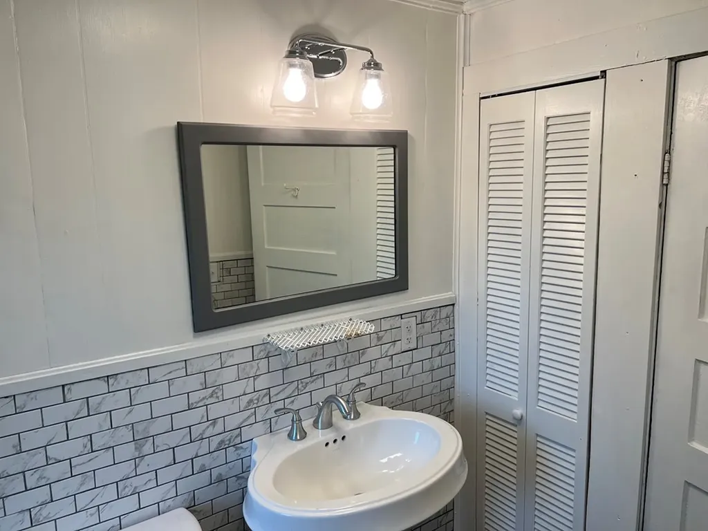 210 W Montpelier Avenue Gainesboro TN 38562