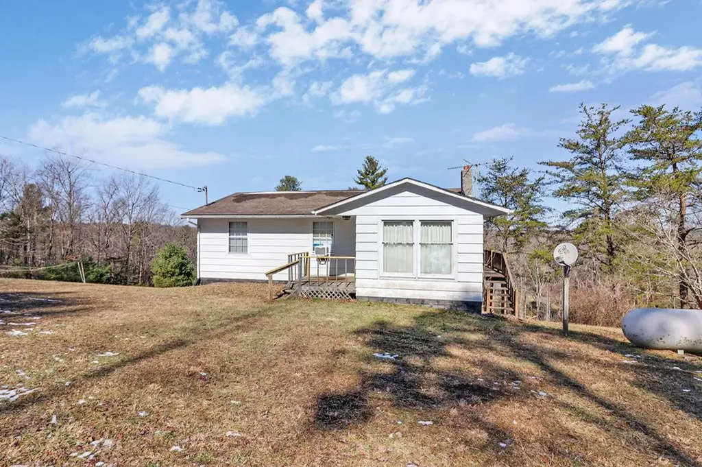 3567 Mount Helen Road Allardt TN 38504