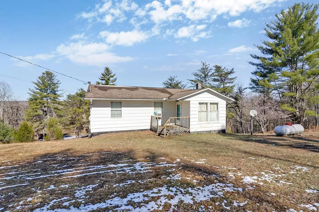 3567 Mount Helen Road Allardt TN 38504