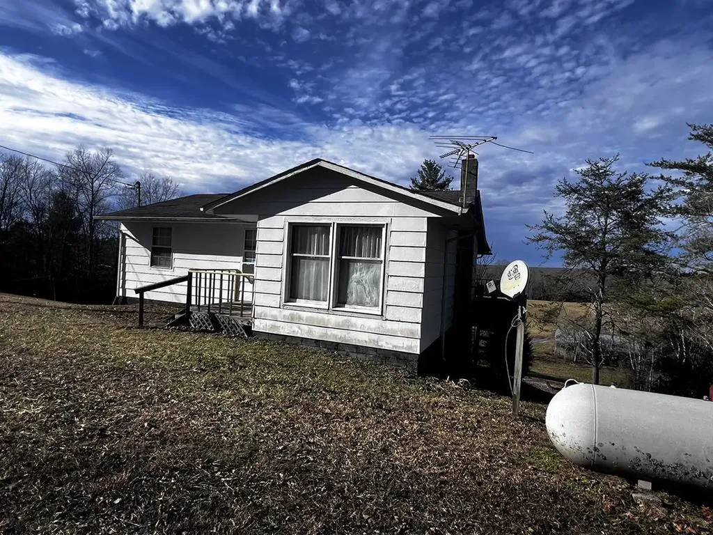 3567 Mount Helen Road Allardt TN 38504