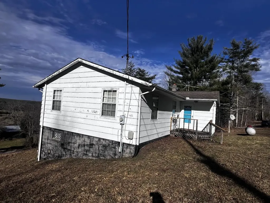 3567 Mount Helen Road Allardt TN 38504