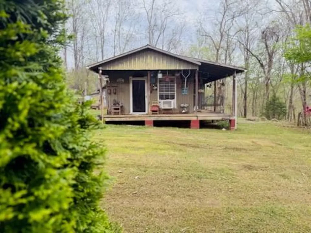 224 Golden Lane Celina TN 38551