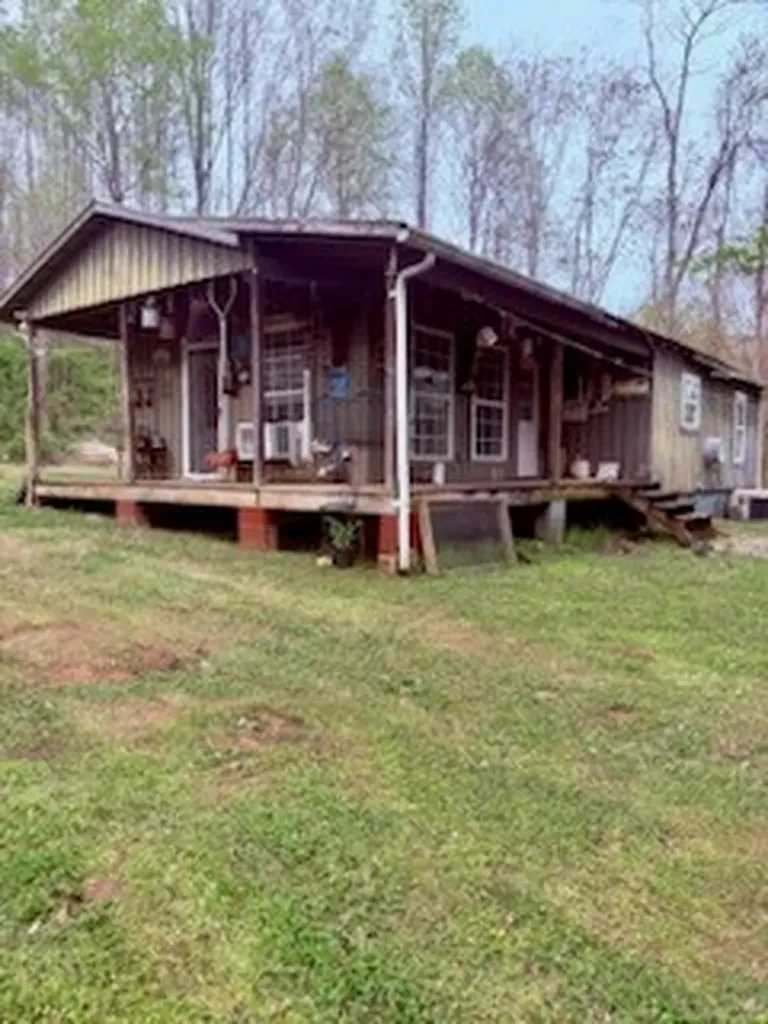 224 Golden Lane Celina TN 38551