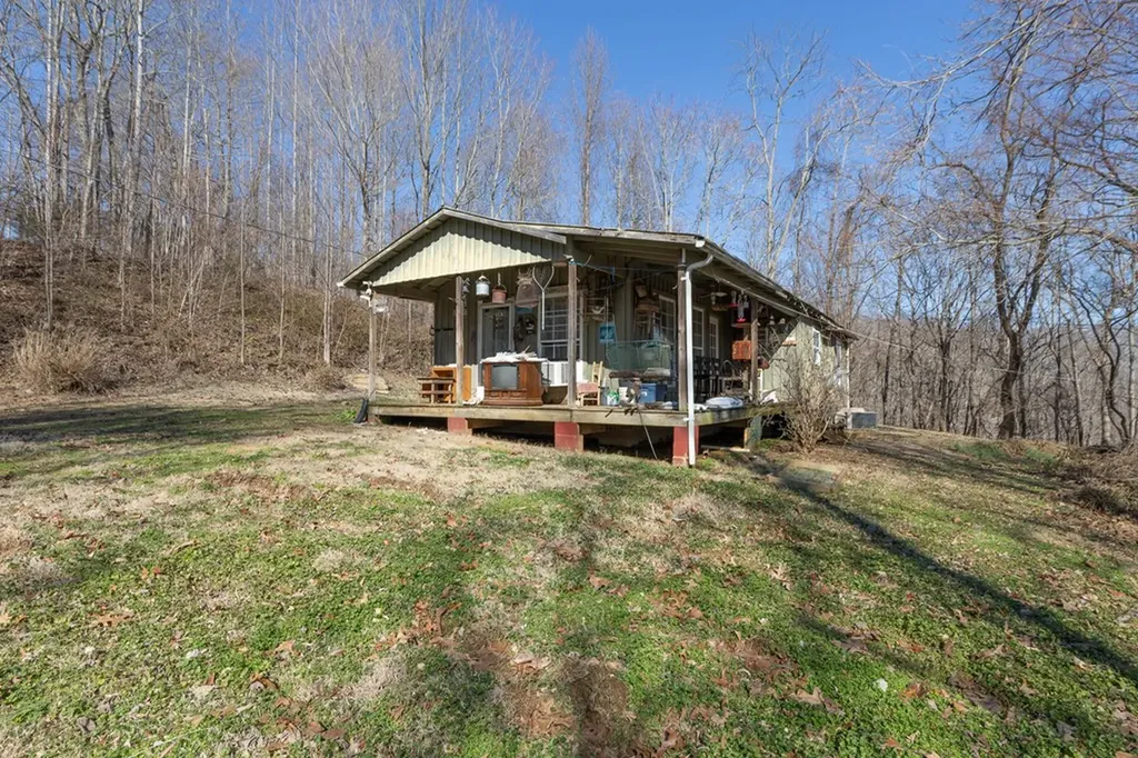 224 Golden Lane Celina TN 38551