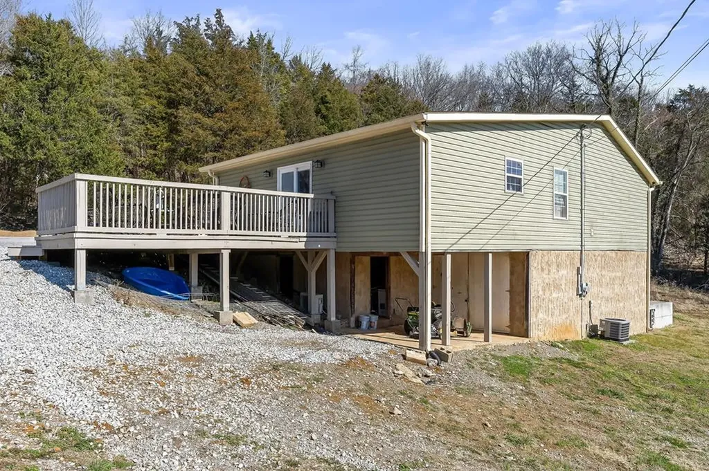 911 Anderson Road Liberty TN 37095