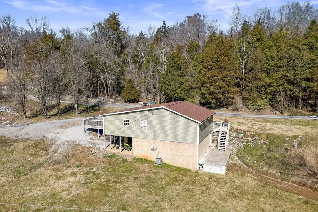 911 Anderson Road Liberty TN 37095