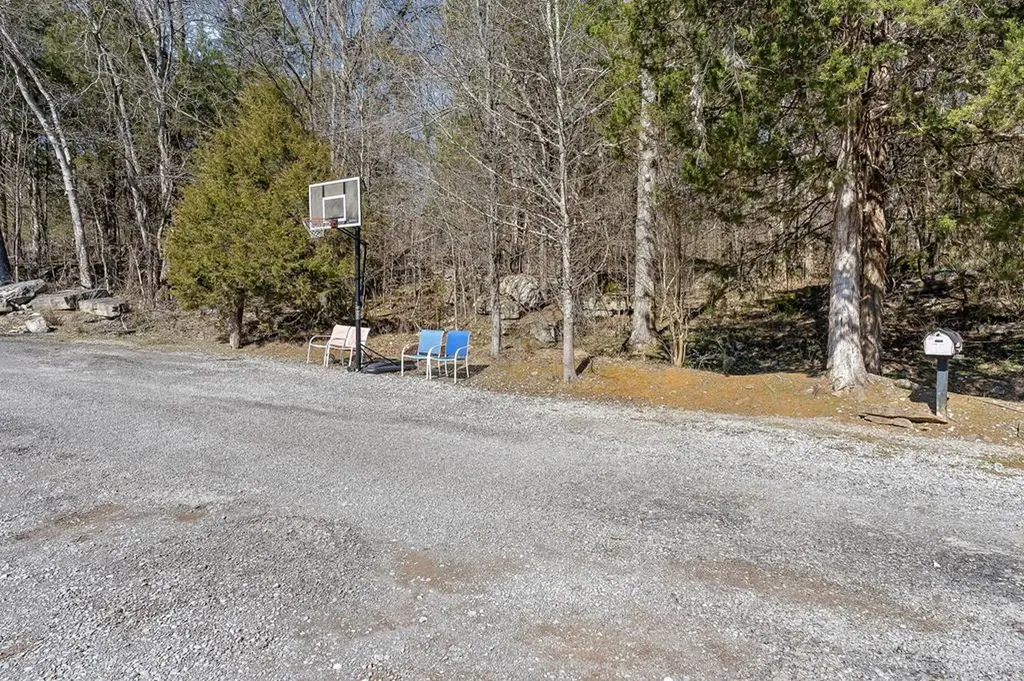 911 Anderson Road Liberty TN 37095