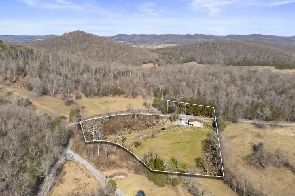 911 Anderson Road Liberty TN 37095