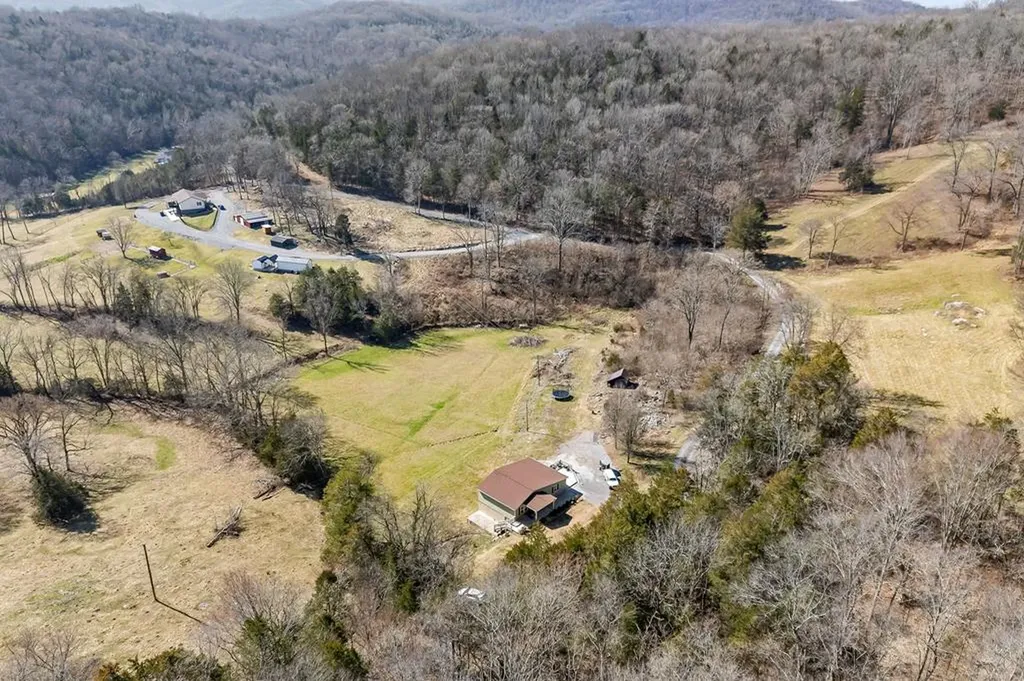 911 Anderson Road Liberty TN 37095